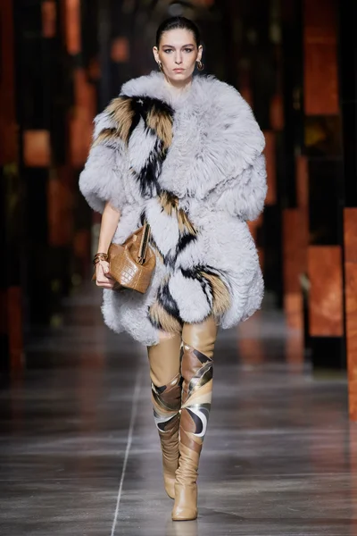 Look 14